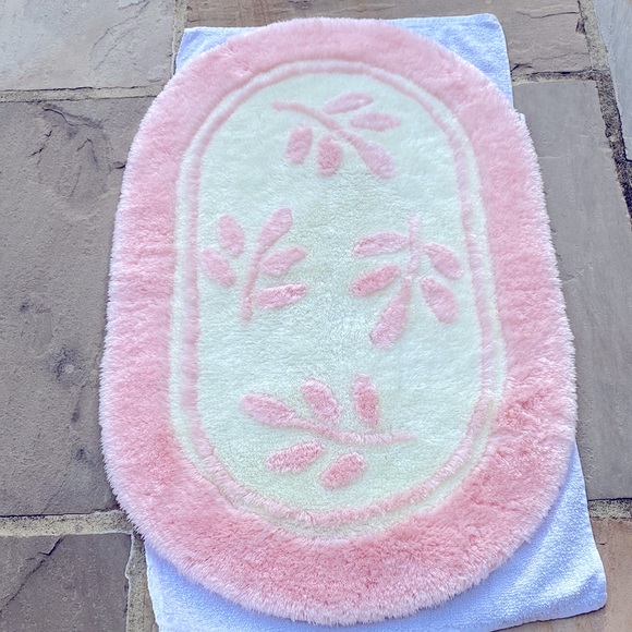 Source Unknown Bath Vintage Oval Bathroom Rug Pink White Rare 6s70s